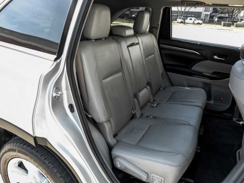Used 2017 Toyota Highlander Limited image 35