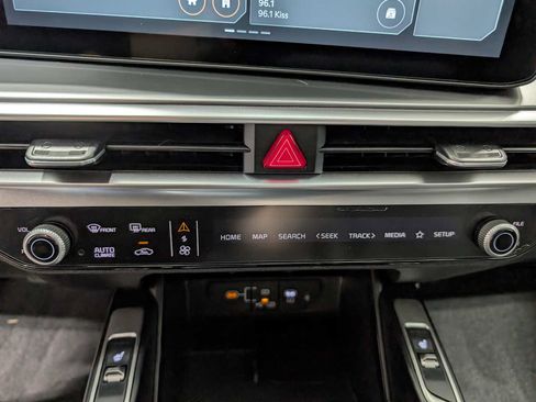 Used 2025 Kia Sorento S AWD/4WD image 33