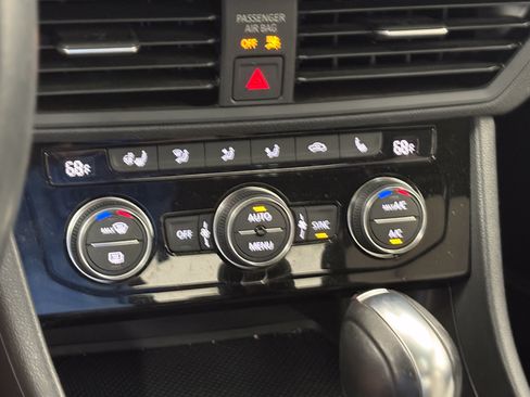 Used 2019 Volkswagen Jetta R-Line FWD image 19