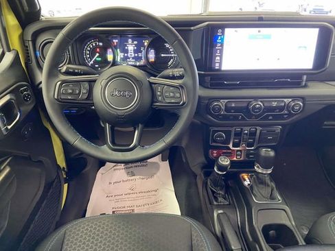 Used 2024 Jeep Wrangler Unlimited Rubicon 4xe image 15