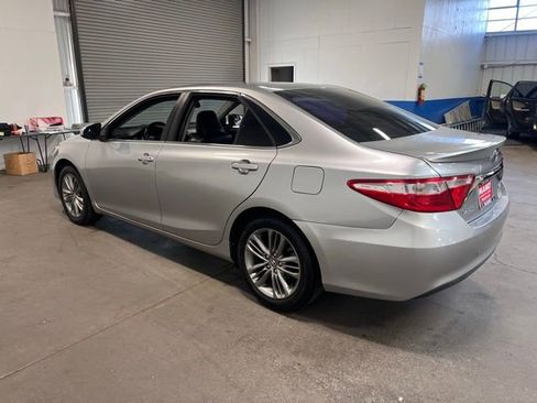 Used 2016 Toyota Camry SE image 5