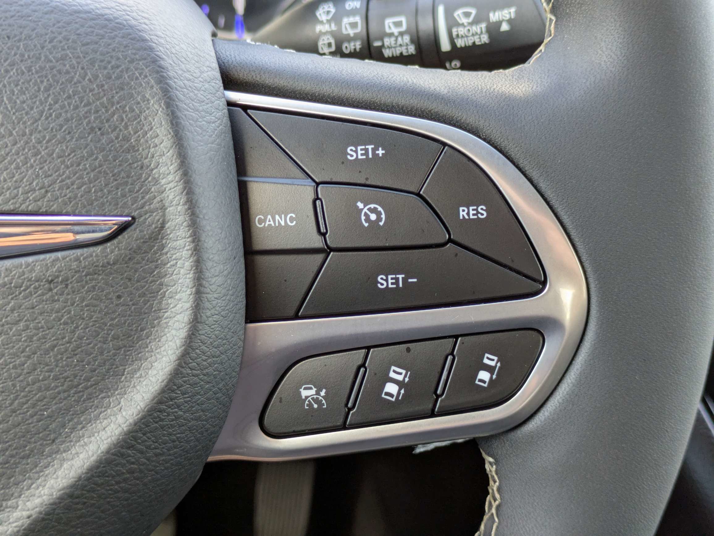 Used 2025 Chrysler Pacifica Select FWD image 24