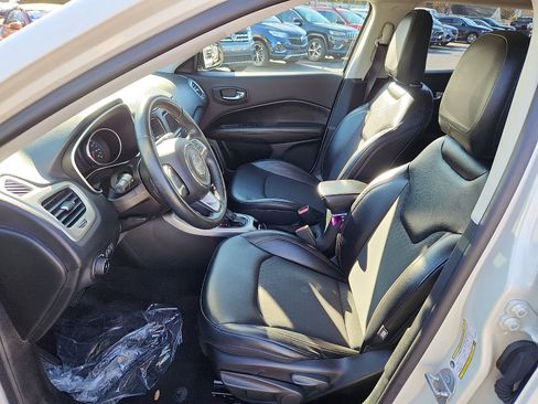 Used 2017 Jeep Compass Latitude image 14