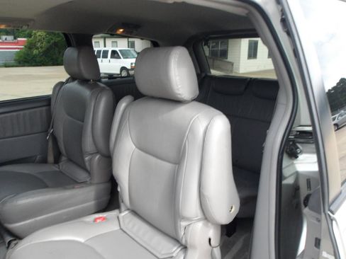 Used 2010 Toyota Sienna FWD image 15