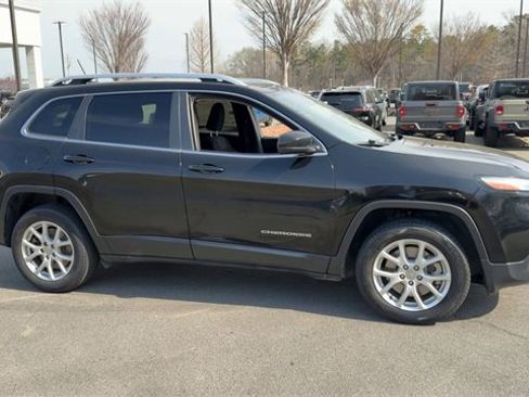 Used 2017 Jeep Cherokee Latitude image 9