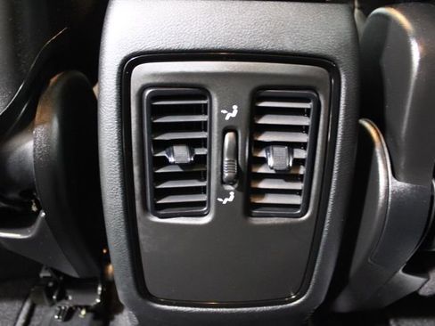 Used 2024 Dodge Durango SXT image 25