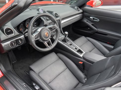 Used 2024 Porsche 718 Boxster image 11