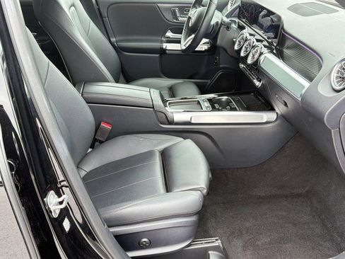 Used 2025 Mercedes-Benz GLB 250 4MATIC image 28