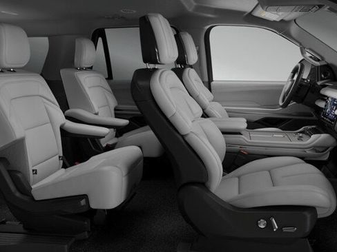 New 2026 Lincoln Navigator L Premier AWD/4WD image 28