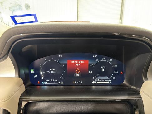 Used 2021 Lincoln Nautilus FWD w/ Equipment Group 101A image 16