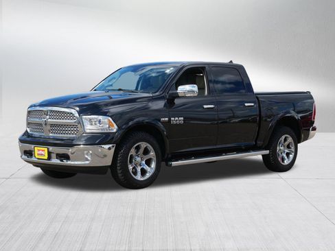 Used 2018 RAM 1500 Laramie w/ Convenience Group AWD/4WD image 3