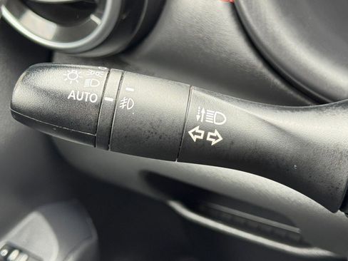 Used 2023 Nissan Kicks SR image 16