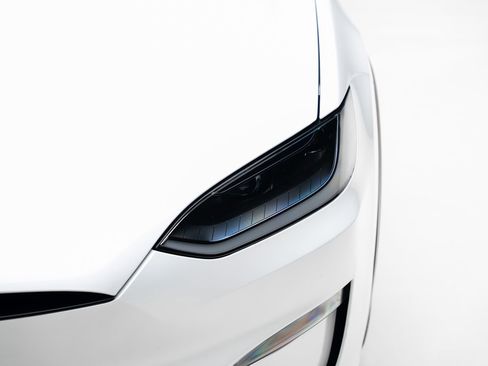 Used 2023 Tesla Model X Plaid image 11