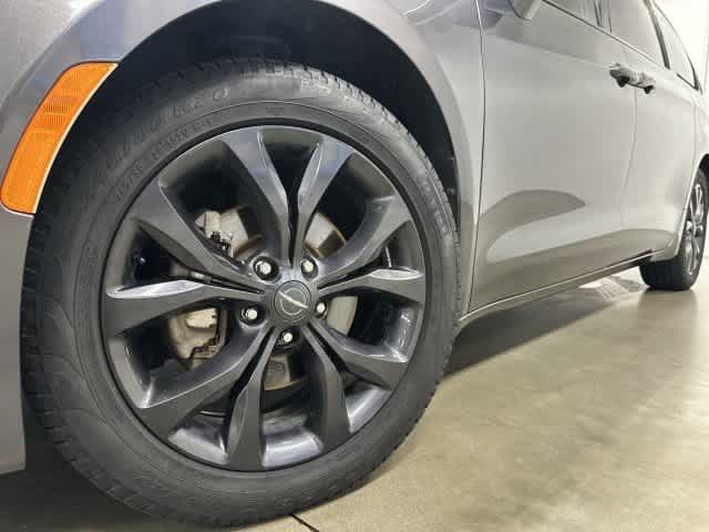 Used 2020 Chrysler Pacifica Limited FWD image 29