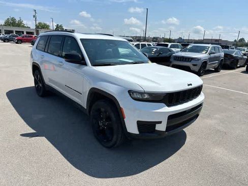Used 2023 Jeep Grand Cherokee L Laredo AWD/4WD image 22