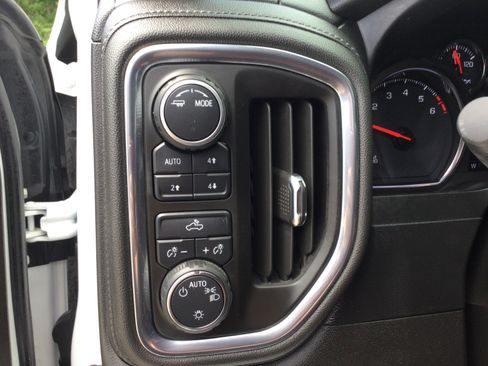 Used 2021 Chevrolet Silverado 1500 LT AWD/4WD image 9