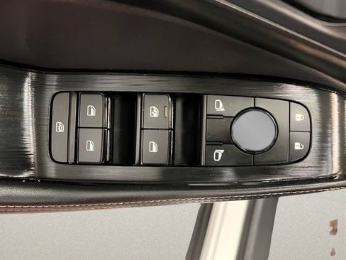 Used 2023 Nissan Rogue SV w/ SV Premium Package AWD/4WD image 17