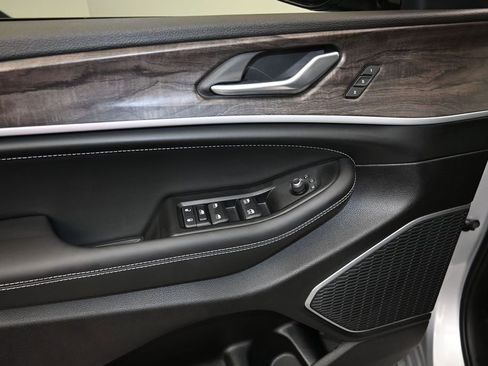 New 2026 Jeep Grand Cherokee Limited AWD/4WD image 11