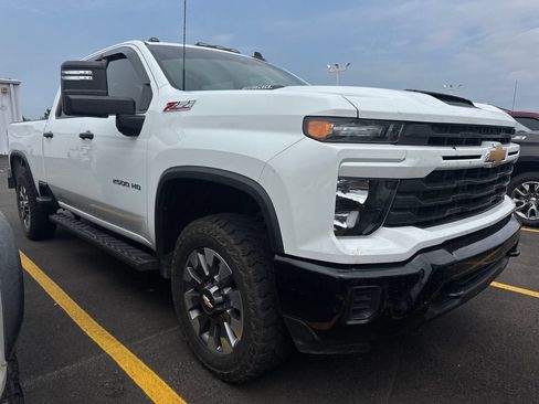 Used 2024 Chevrolet Silverado 2500 Custom w/ Custom Value Package AWD/4WD image 2
