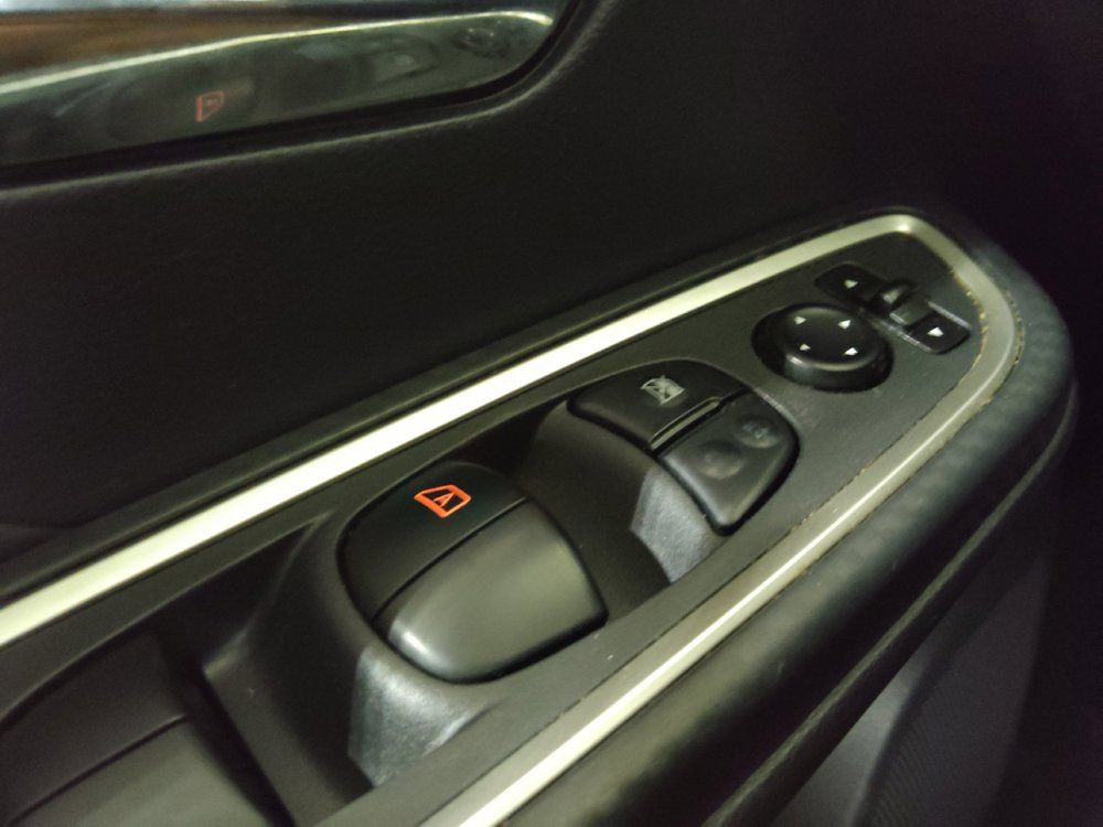 Used 2020 Nissan Versa SR w/ Convenience Package FWD image 27