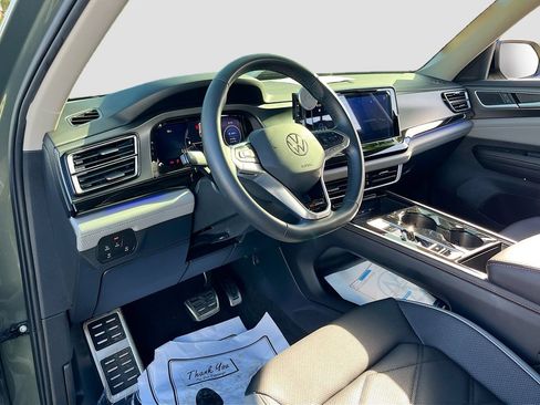Used 2025 Volkswagen Atlas Peak Edition SE image 9