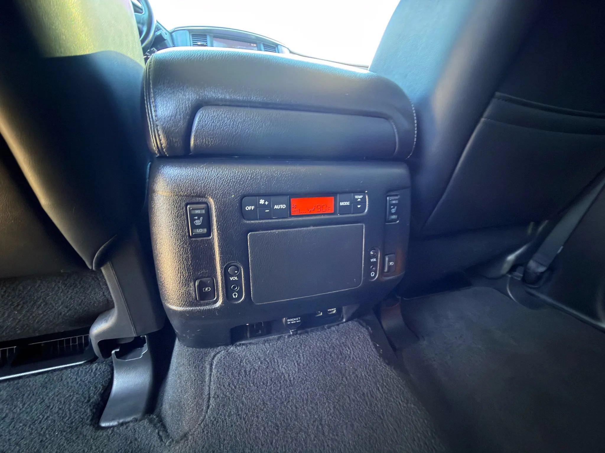 Used 2019 Nissan Armada Platinum w/ Captain's Chairs Package AWD/4WD image 18