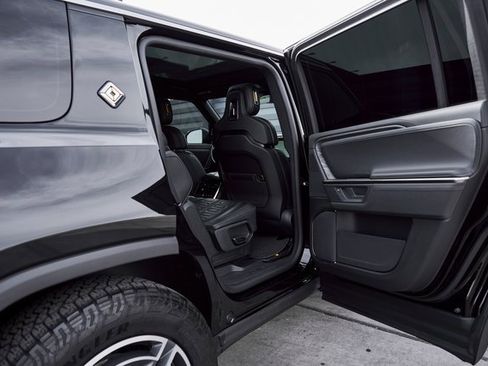 Used 2025 Rivian R1S Adventure image 31