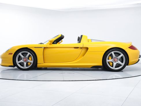 Used 2005 Porsche Carrera GT RWD image 2