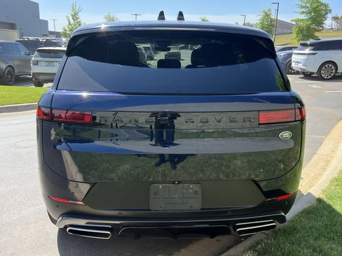 Used 2023 Land Rover Range Rover Sport SE AWD/4WD image 6