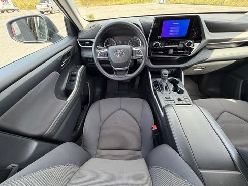 Used 2023 Toyota Highlander L AWD/4WD image 10