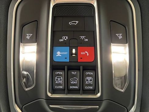 Used 2025 Jeep Grand Cherokee L Limited w/ Luxury Tech Group II AWD/4WD image 37