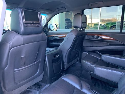 Used 2017 Cadillac Escalade ESV 4WD image 19