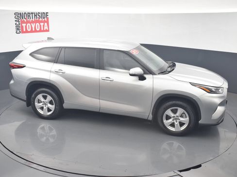 Used 2023 Toyota Highlander LE AWD/4WD image 24