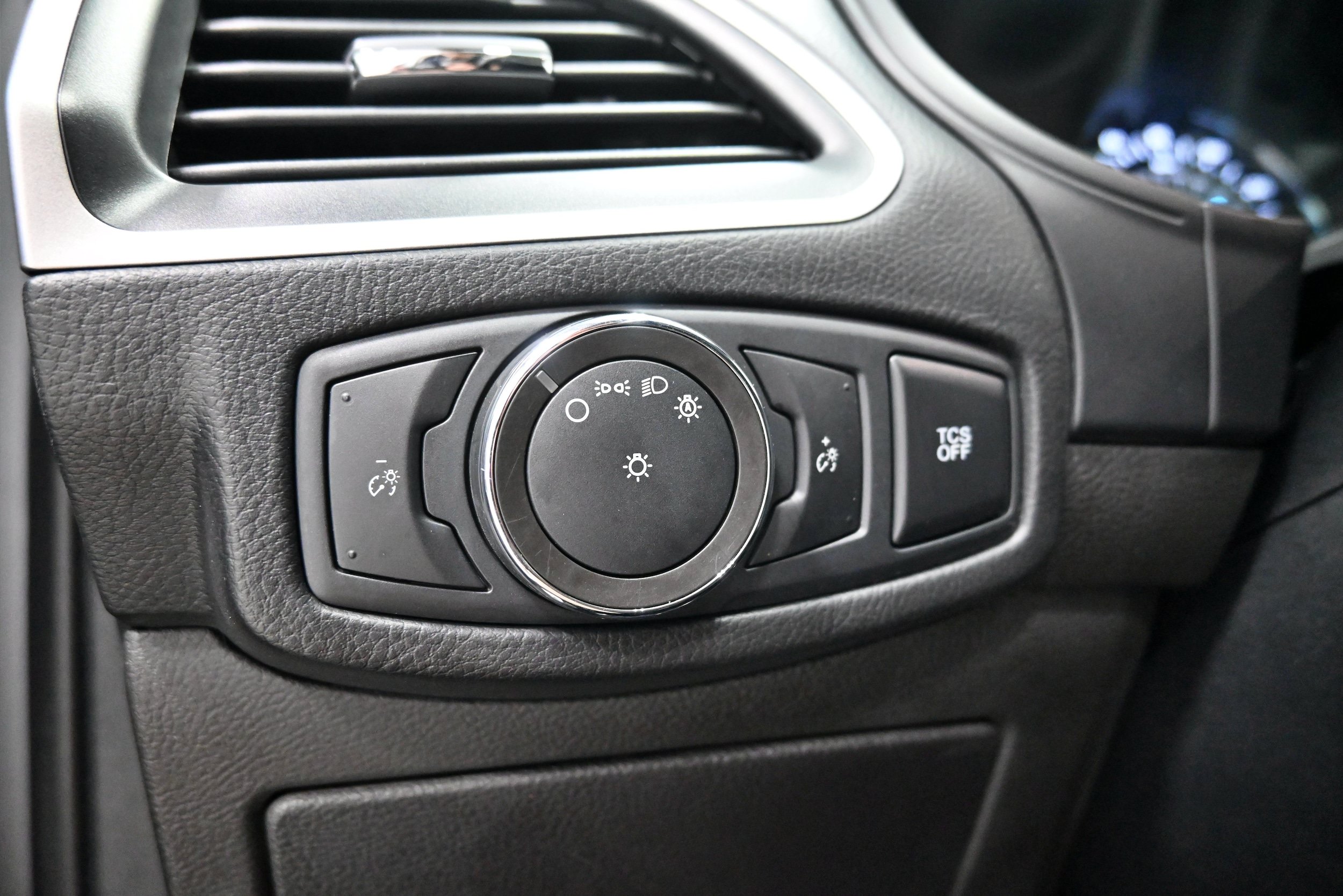 Used 2022 Ford Edge SE AWD/4WD image 9