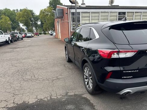 Used 2022 Ford Escape Titanium w/ Class II Trailer Tow Package AWD/4WD image 5
