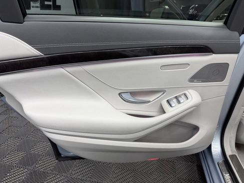 Used 2016 Mercedes-Benz S 550 Sedan image 41