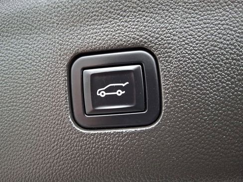 Used 2021 Buick Enclave Essence w/ Sound and Sites Package image 30