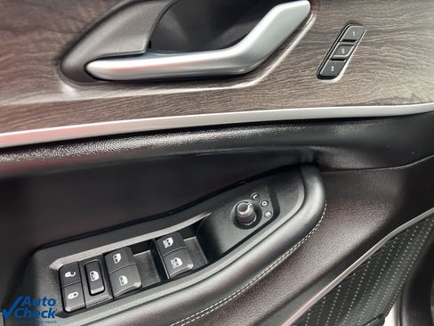 Used 2024 Jeep Grand Cherokee Limited w/ Black Appearance Package image 30