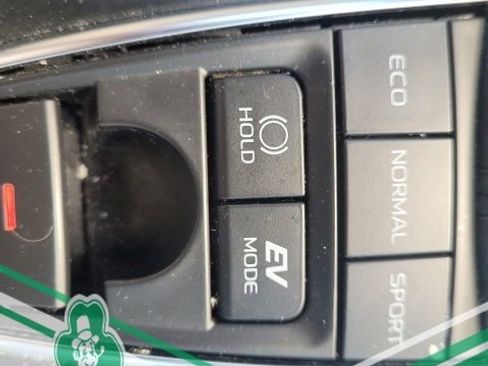 Used 2020 Toyota Camry SE w/ Sunroof Package image 14