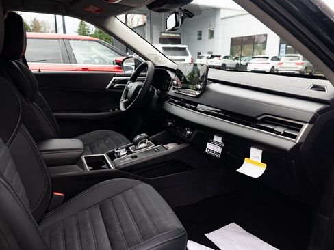 New 2025 Mitsubishi Outlander SE image 24