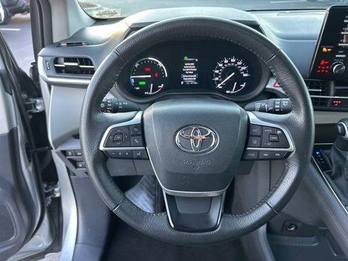 Used 2024 Toyota Sienna XLE image 20