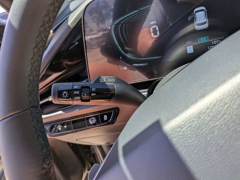 Certified 2025 Kia Niro EX Touring FWD image 30