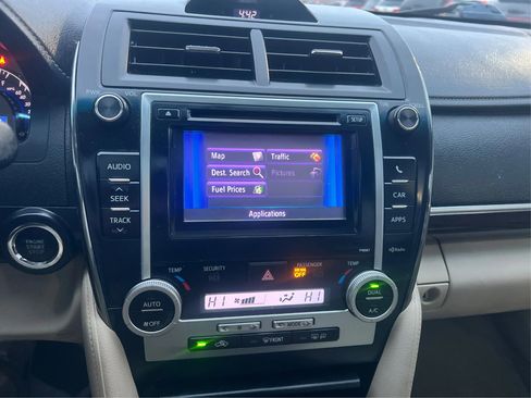 Used 2012 Toyota Camry XLE image 16