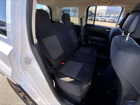 Used 2012 Jeep Patriot Latitude w/ Altitude Pkg image 18