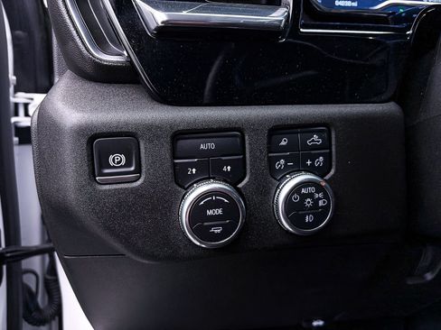 Used 2024 GMC Sierra 1500 SLT AWD/4WD image 4