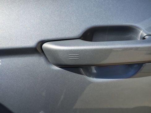 New 2025 Jeep Grand Cherokee Altitude image 17