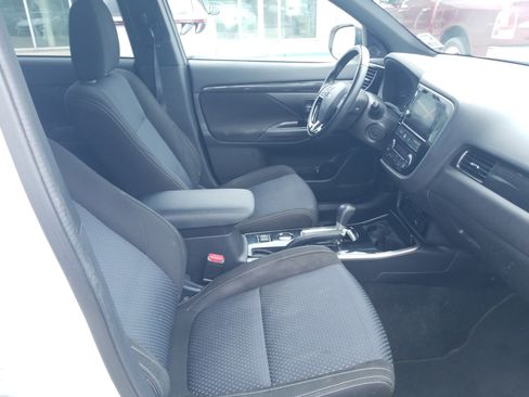 Used 2018 Mitsubishi Outlander LE FWD image 17