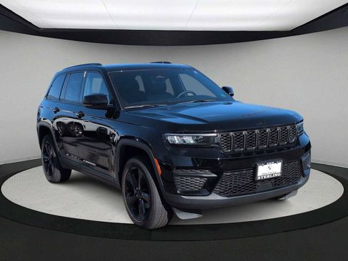 Used 2023 Jeep Grand Cherokee Altitude image 1