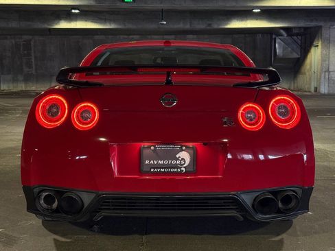 Used 2015 Nissan GT-R Black Edition image 50