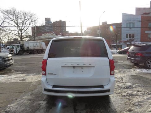 Used 2015 Dodge Grand Caravan SE image 8